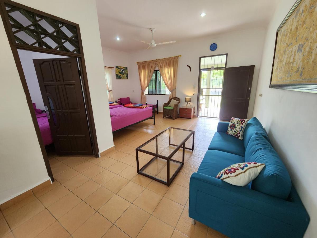 Mb Camp Singkil Hotel Gosongtelaga ภายนอก รูปภาพ