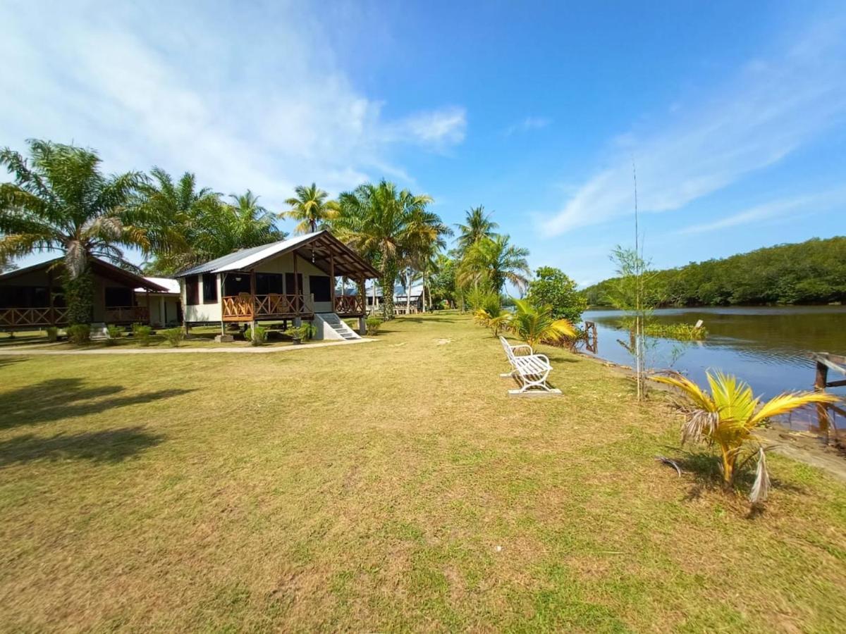 Mb Camp Singkil Hotel Gosongtelaga ภายนอก รูปภาพ